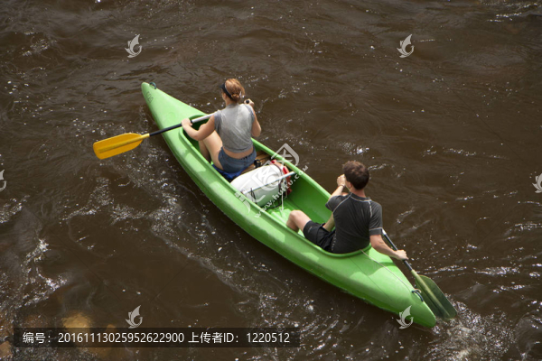野生水上漂流