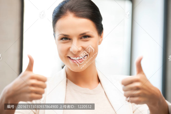 豎起大拇指