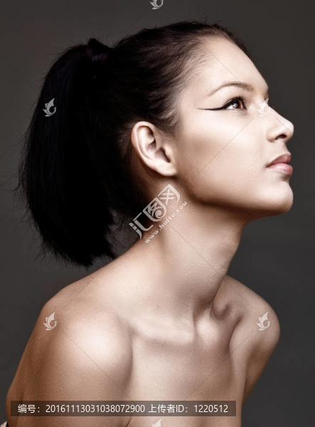 年輕漂亮的女人