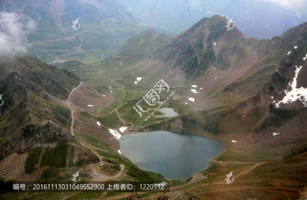 在法國比利牛斯山脈在霧山湖