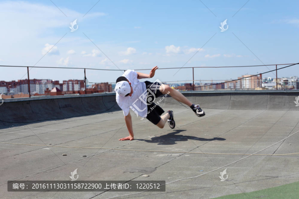 街頭舞者在戶(hù)外