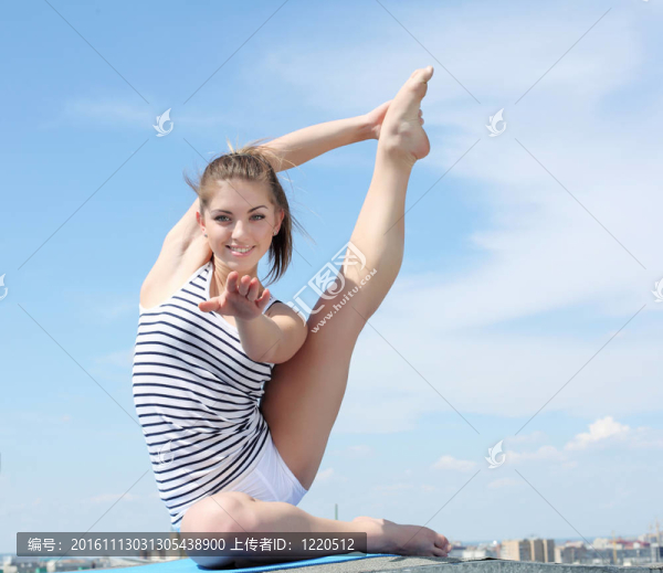 一個年輕女子做運動的畫像