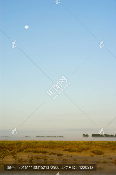 藍(lán)色天空的月亮