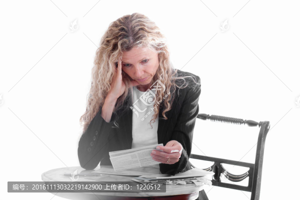 女人擔(dān)心賬單