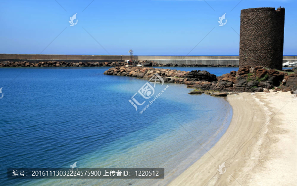 意大利撒丁島的海灘之一。