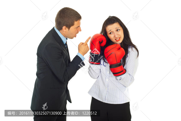 憤怒的老板反駁員工的女人