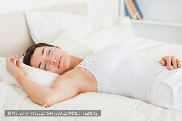 美麗的女人有一個(gè)午睡