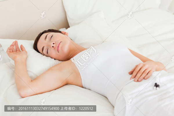 安靜的女人有一個(gè)午睡