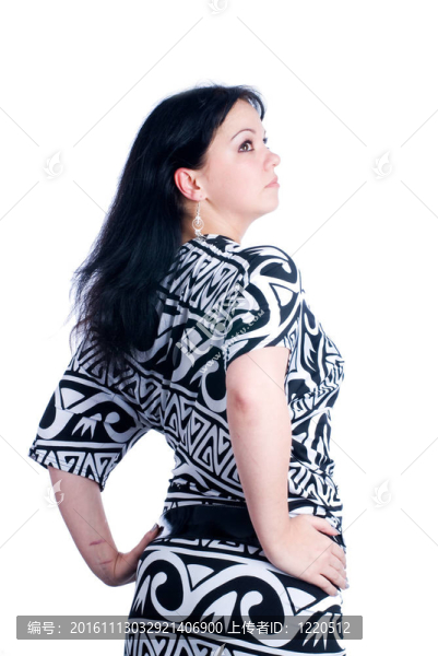 年輕的黑發(fā)女人
