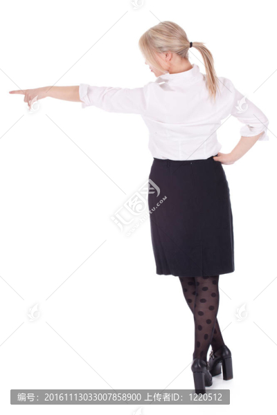 在優(yōu)雅的襯衫指著年輕女商人或老師