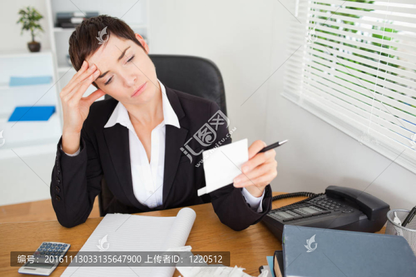 不愉快的會計核對收據(jù)