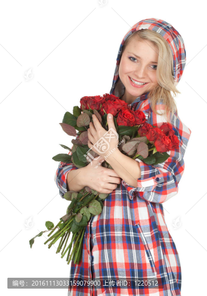 可愛的女人戴著一束紅玫瑰