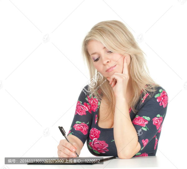 年輕的女人寫在黑色剪貼板；系列