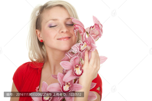 微笑美麗的年輕女子與粉紅色蘭花