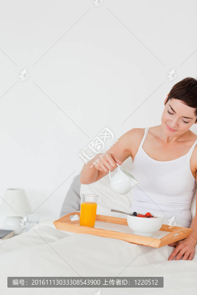 一個(gè)早餐的女人的肖像