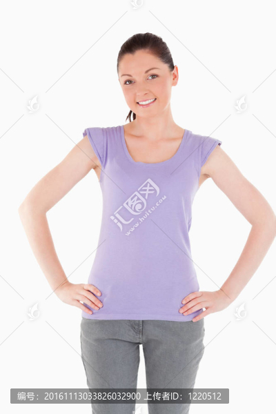 可愛(ài)的女人站在站著