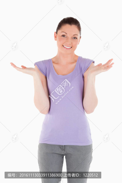 可愛的女性姿勢站立時