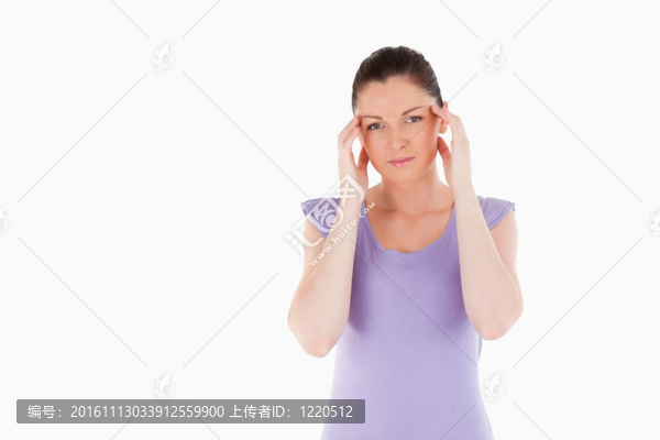 美女站著頭痛