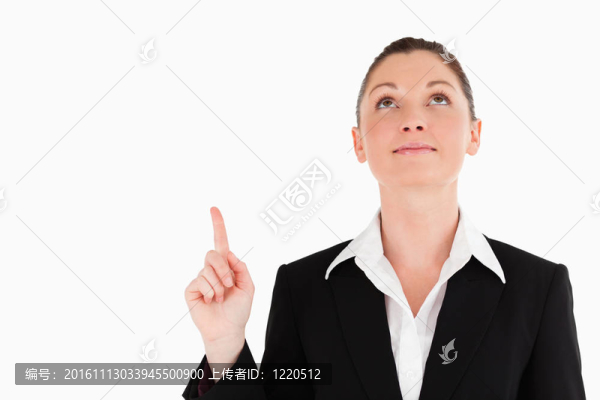 迷人的女人在西裝指著復(fù)制空間
