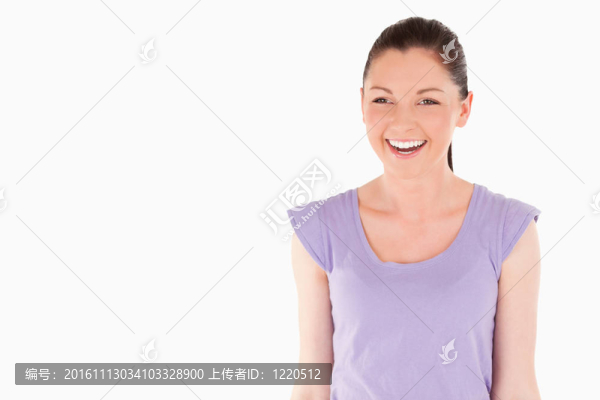 站著的快樂的女性