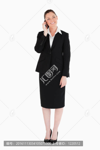 美麗的女人在西裝上的電話