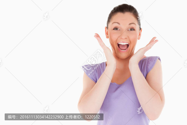 熱情女子站著擺姿勢