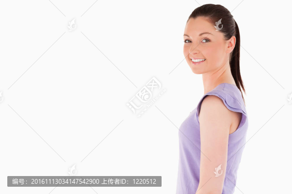 華麗的女性在站立時(shí)的姿勢(shì)