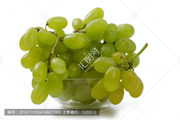 在一個玻璃碗里的葡萄；白色的