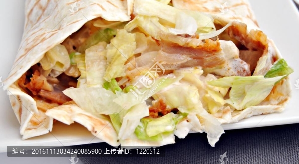 沙拉和肉煎蛋