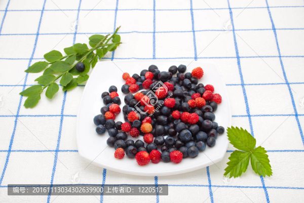 漿果與蔬菜混合