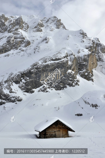 在冬天collac峰的小屋