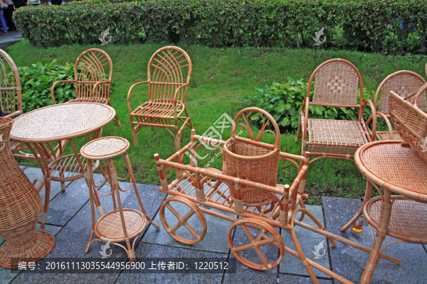 農(nóng)村市場上的編織家具