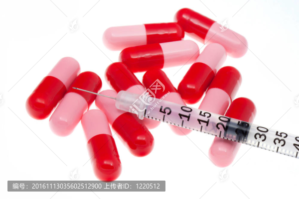帶紅色藥丸的注射器