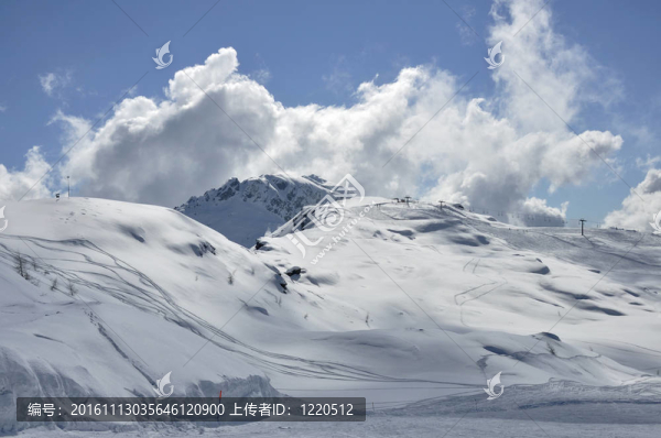 tognola峰；白云巖
