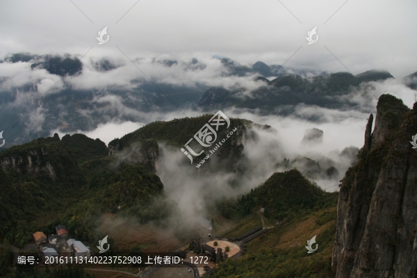 懸崖下