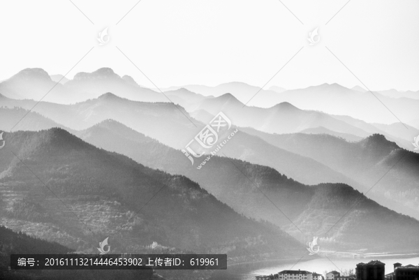 水墨山