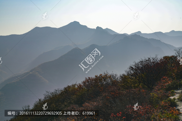 水墨山