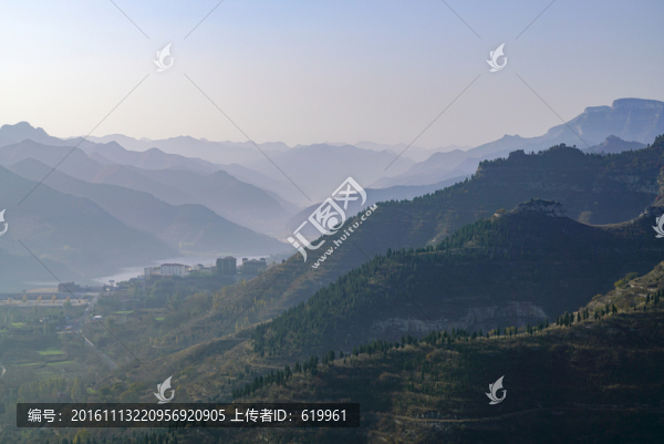 水墨山