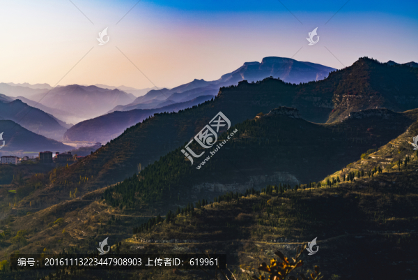 水墨山川