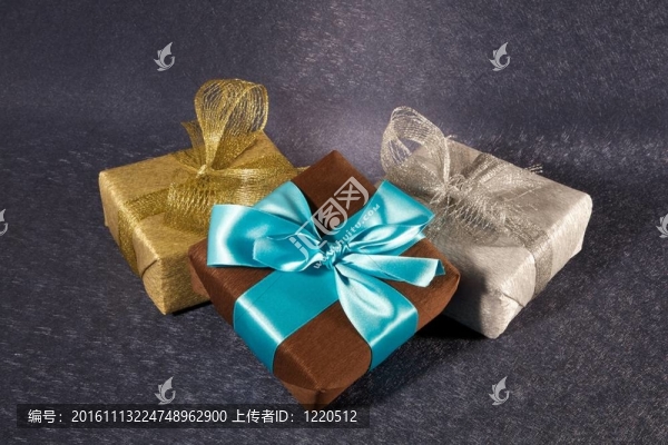布朗黃金和銀禮品盒