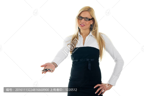 年輕的商業(yè)女性贈送鑰匙