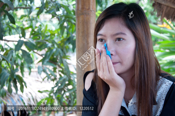 年輕的女人
