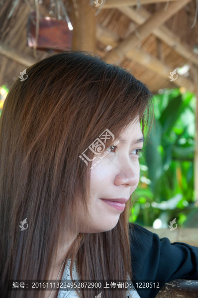 年輕的女人