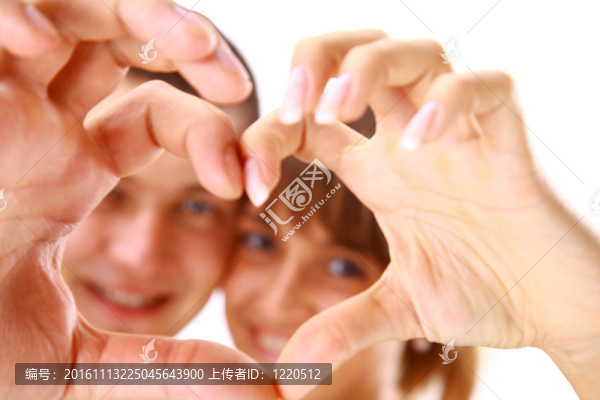 戀愛中快樂的微笑伴侶；白色背景