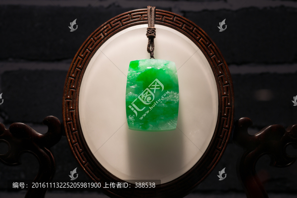 極品冰種陽(yáng)綠翡翠山水掛件