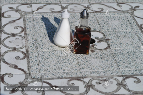 鹽和醋罐