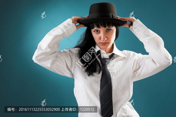 戴帽子的女人