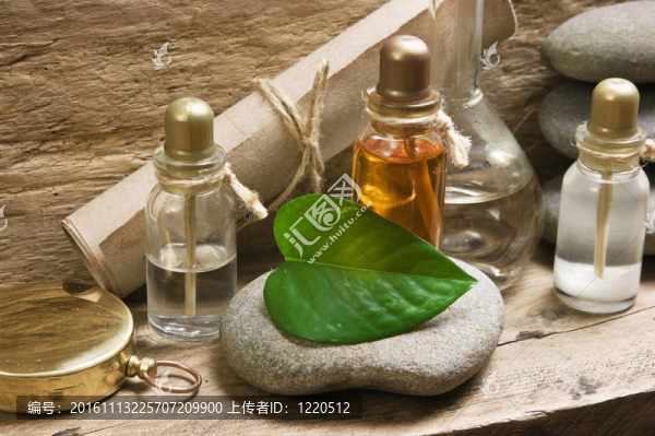 在芬芳的香水精油瓶實驗室