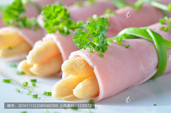 四火腿卷配蘆筍