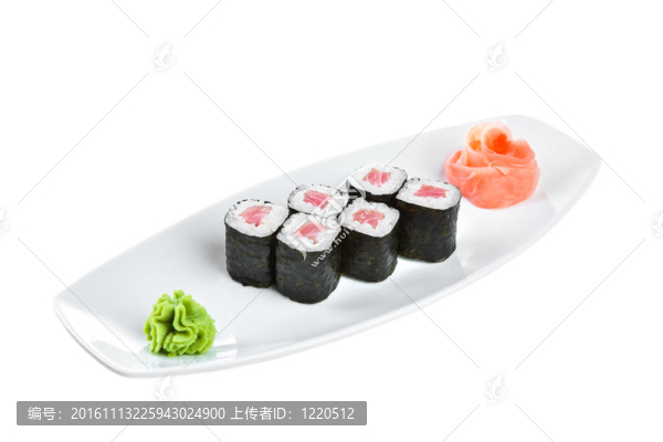 粟實(shí)（Tekki,Maki,Roll）在一個(gè)白色的背景